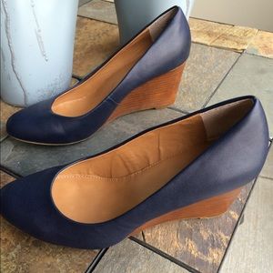 Nine West Navy Blue Leather Brown Wood Wedge Heels